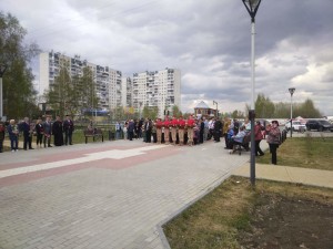 Юнармейцы маршируют к памятнику 3